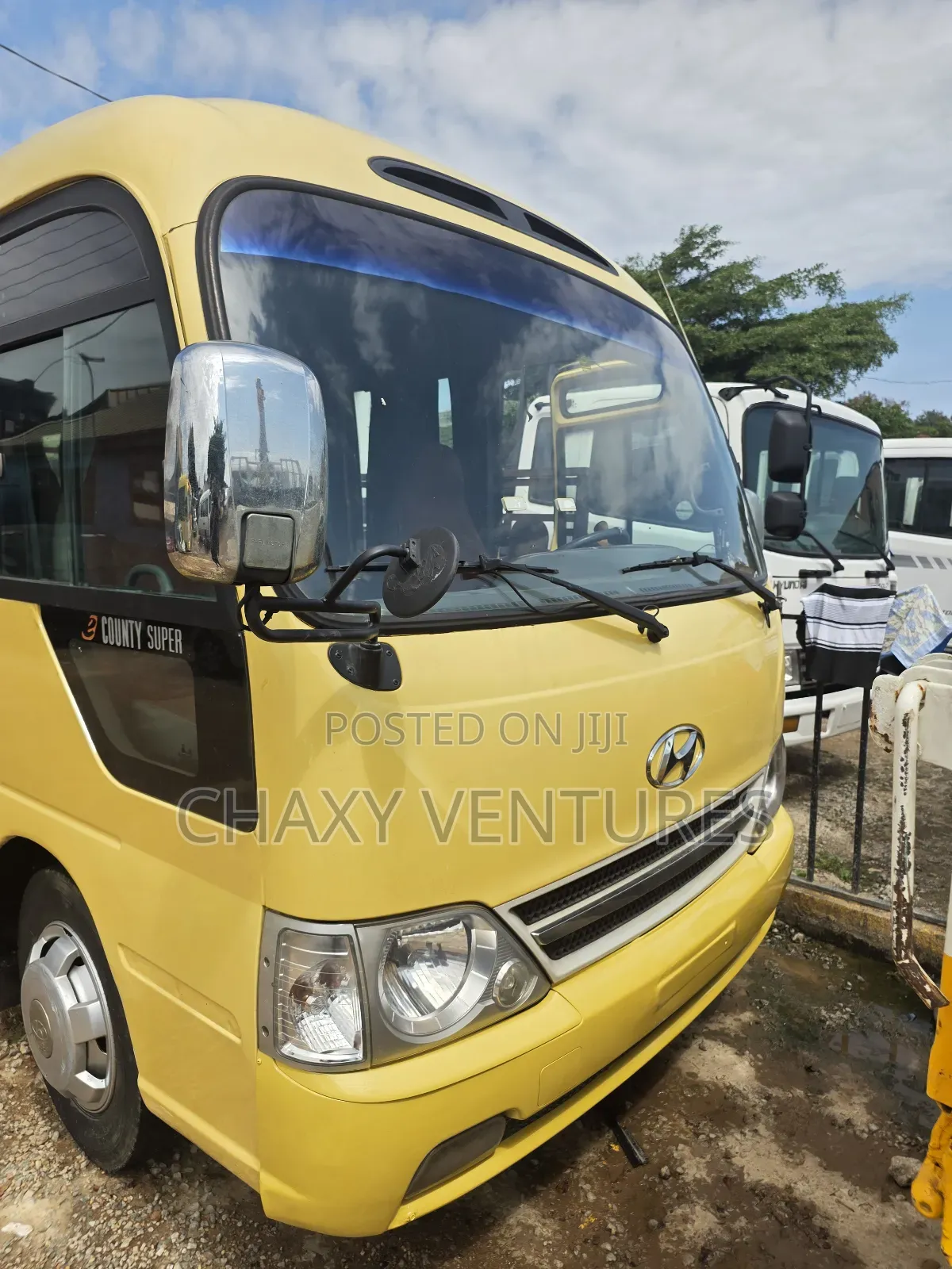 Hyundai County 2016 Yellow