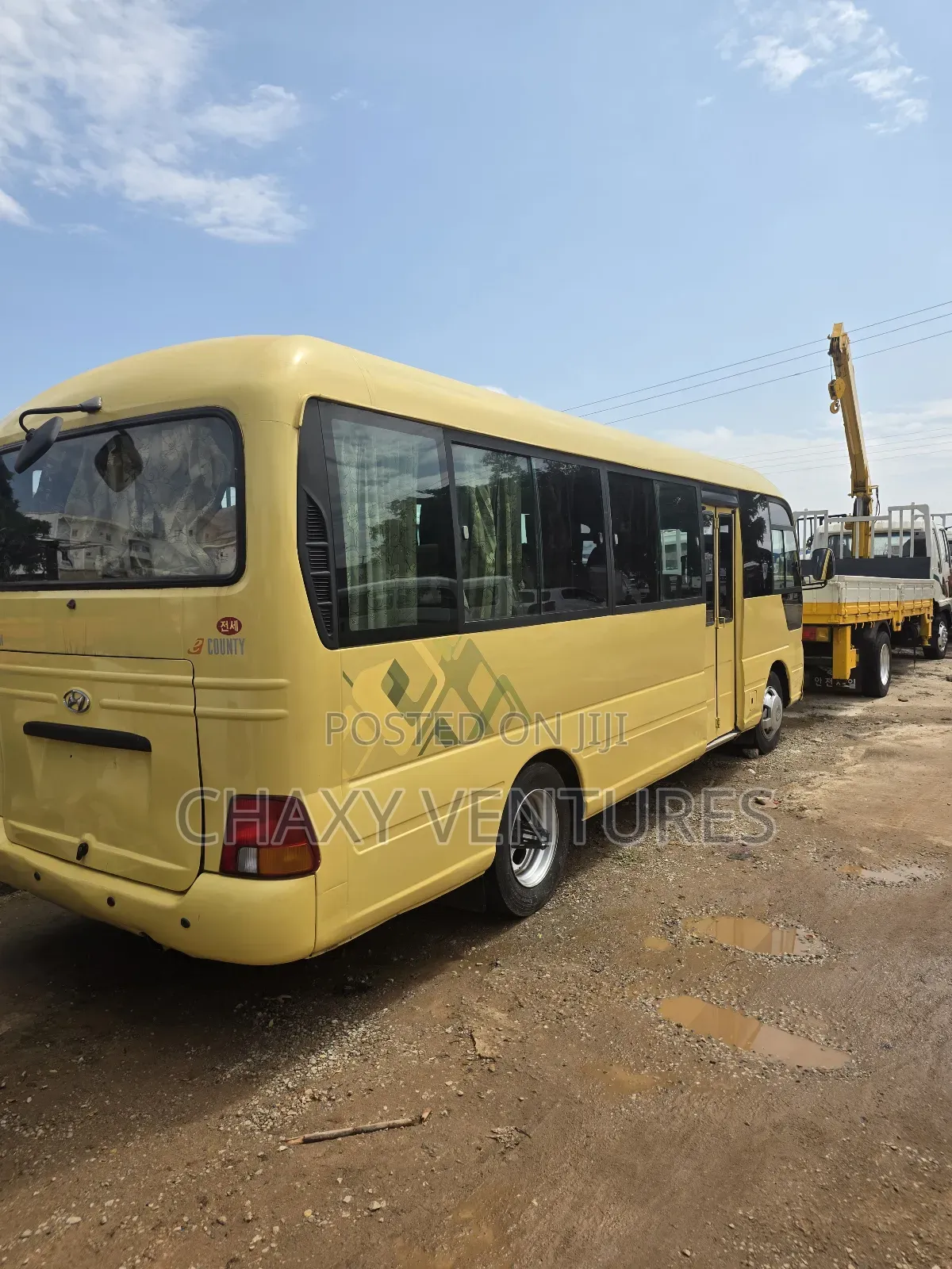 Hyundai County 2016 Yellow