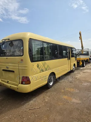 Hyundai County 2016 Yellow