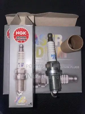 14 Short NGK Spark Plugs Available for Toyota/Accord/Acura Etc 4pcs