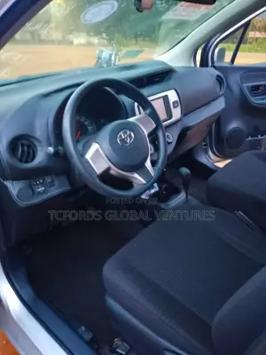 Toyota Vitz 2015 Silver