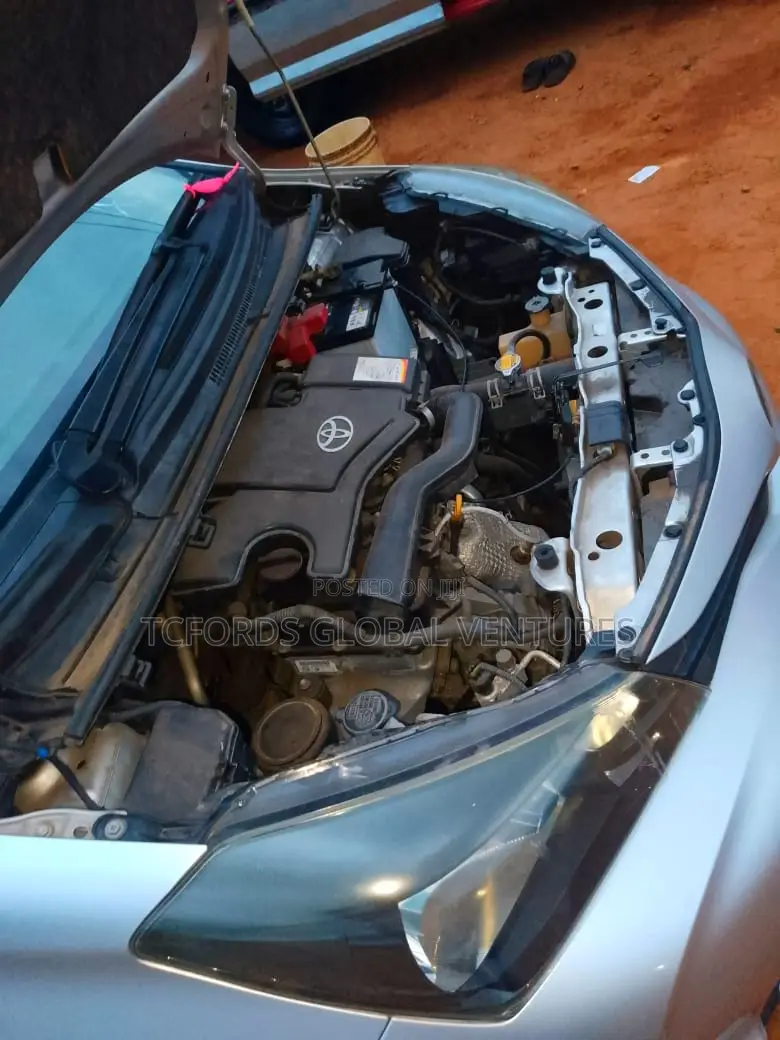 Toyota Vitz 2015 Silver