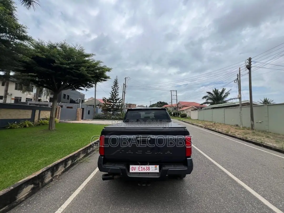 Toyota Tacoma Limited Double Cab 4WD 5.0 ft. SB (Hybrid) 2025 Black