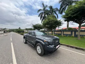 Toyota Tacoma Limited Double Cab 4WD 5.0 ft. SB (Hybrid) 2025 Black