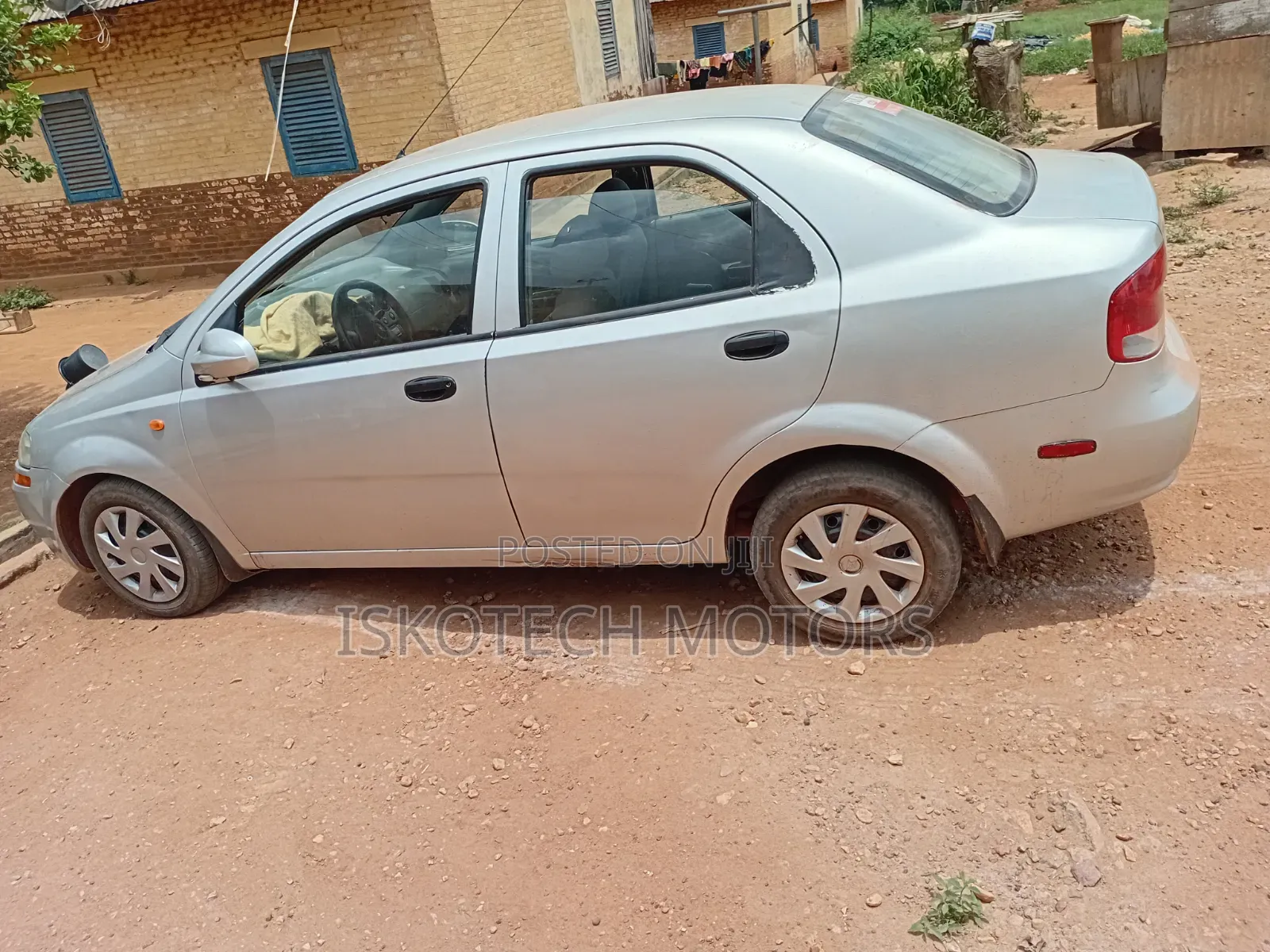 Chevrolet Aveo 2011 Silver