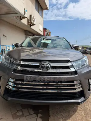 Toyota Highlander LE 2019 Gray