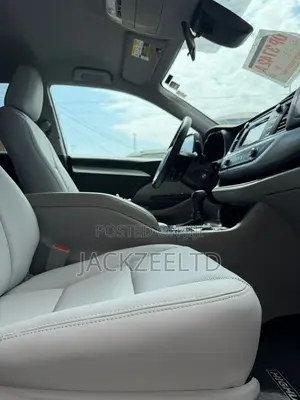 Toyota Highlander LE 2019 Gray