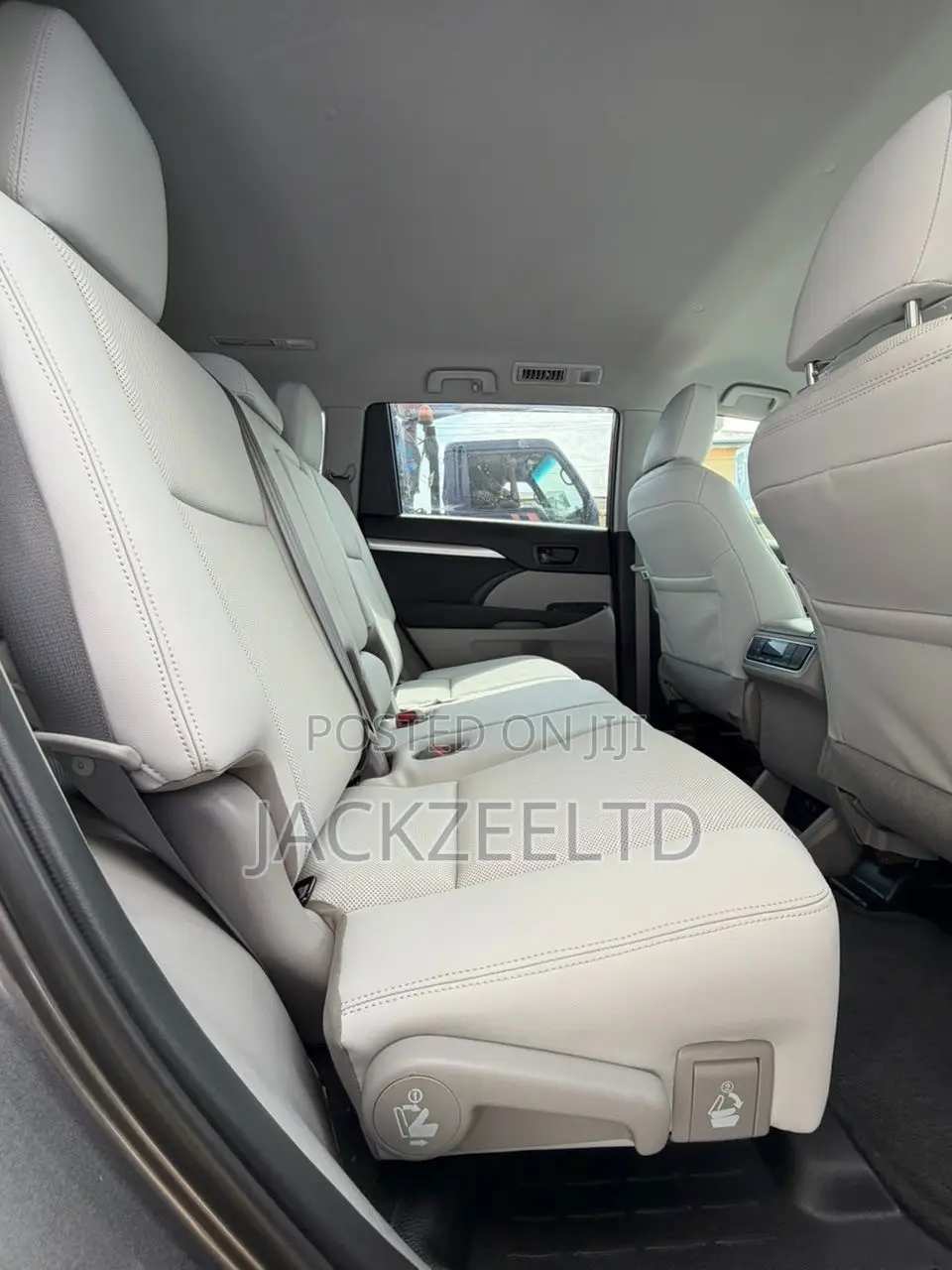Toyota Highlander LE 2019 Gray