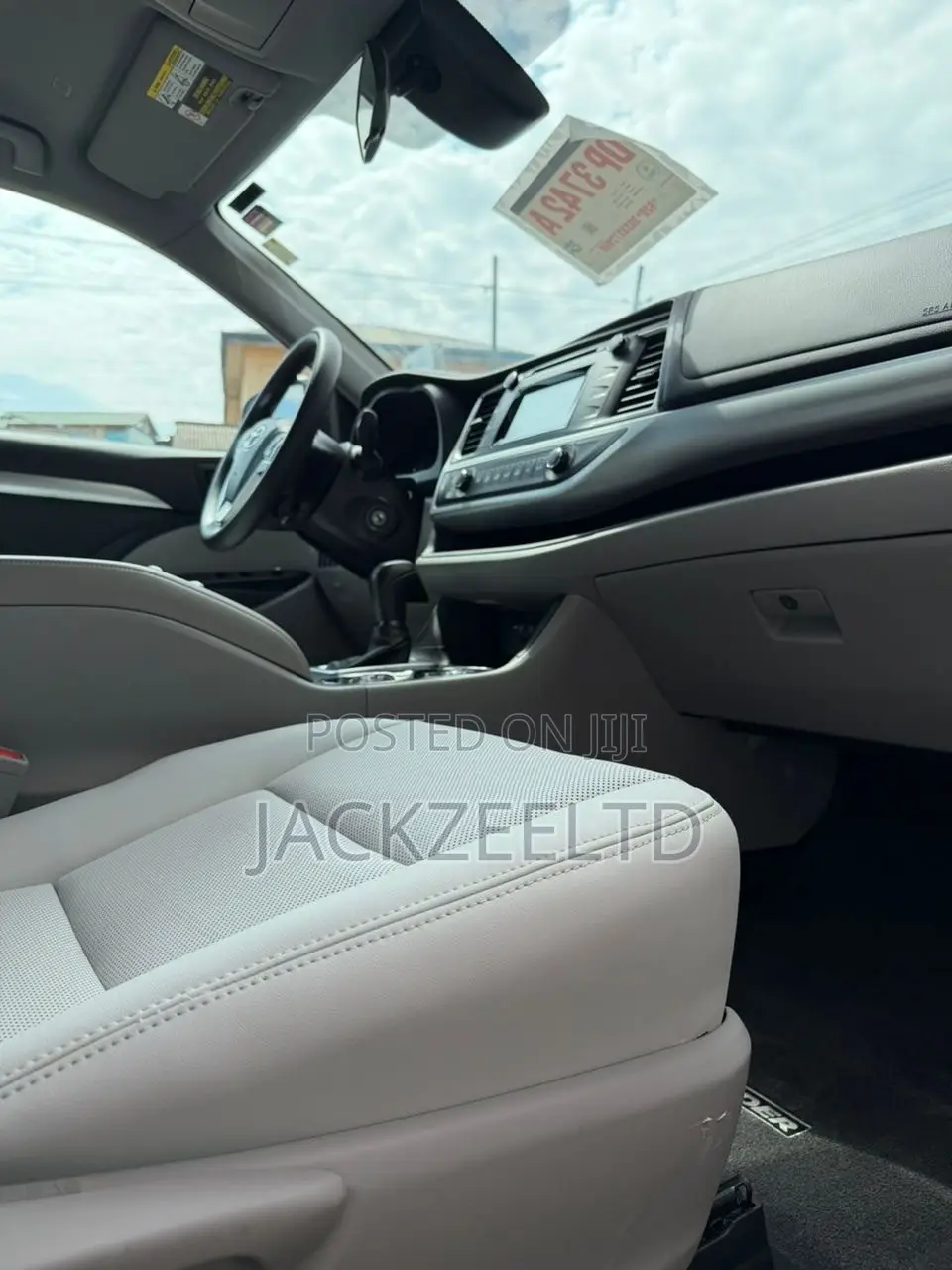 Toyota Highlander LE 2019 Gray