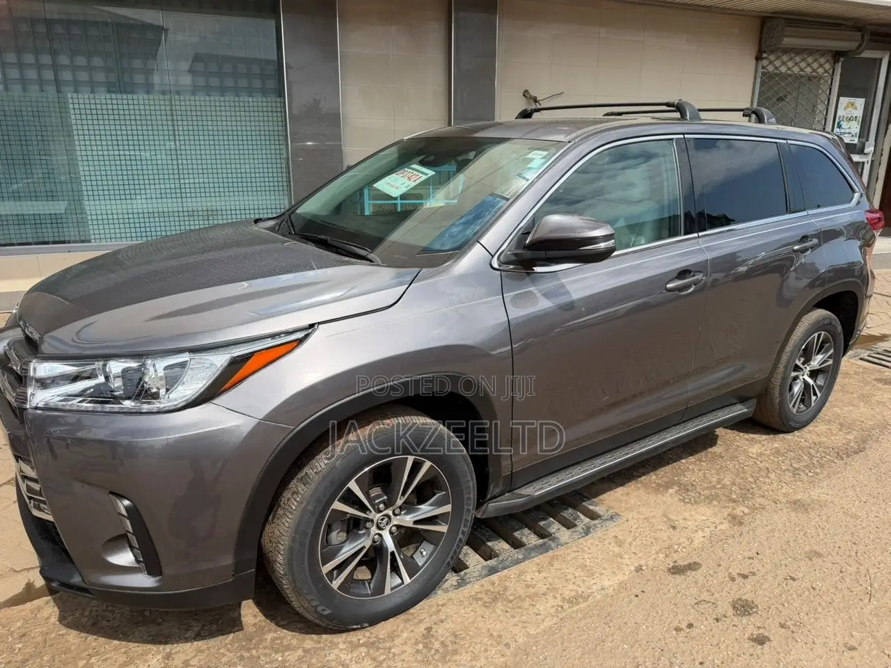 Toyota Highlander LE 2019 Gray
