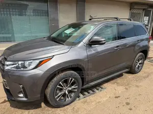 Toyota Highlander LE 2019 Gray