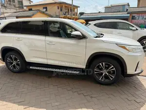 Toyota Highlander LE 2019 White