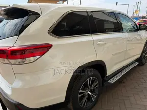 Toyota Highlander LE 2019 White