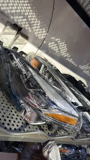 Corolla 18 SE Headlights