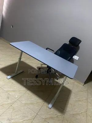 Manual Adjustable Table (120 by 60 Cm)