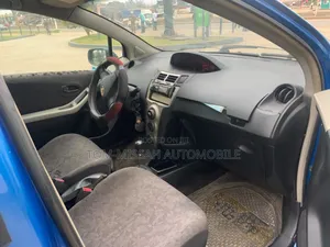 Toyota Vitz 2010 Blue