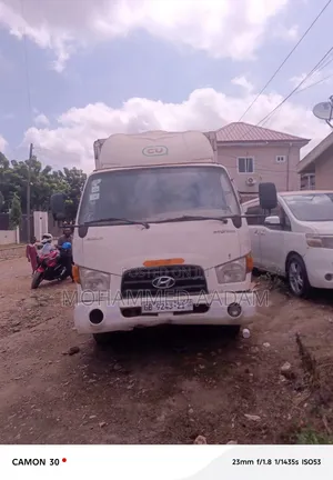 Hyundai Mighty II 2008 White