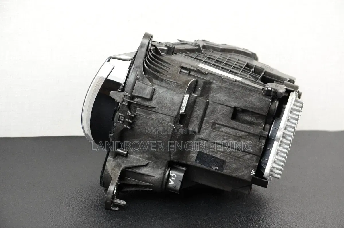 Original Land Rover Defender 2023 - 2026. (Headlight Pair)