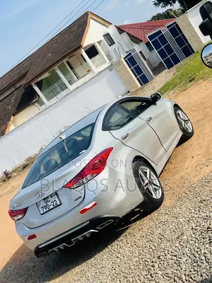 Hyundai Elantra 2012 Silver