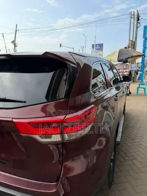 Toyota Highlander LE 4x2 (2.7L 4cyl 6A) 2017 Burgundy