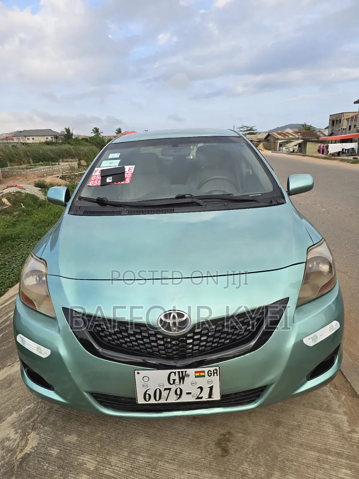 Toyota Yaris Base Sedan 4dr 2010 Green
