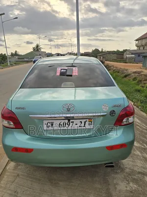 Toyota Yaris Base Sedan 4dr 2010 Green