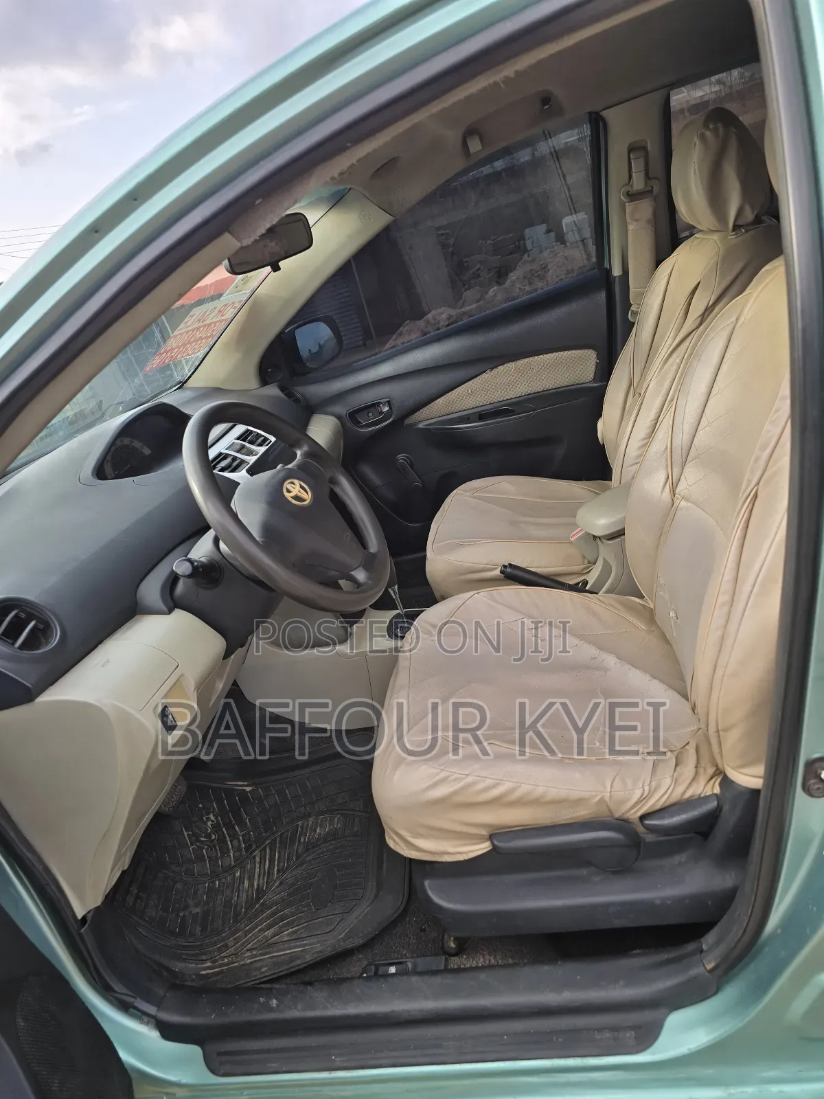 Toyota Yaris Base Sedan 4dr 2010 Green