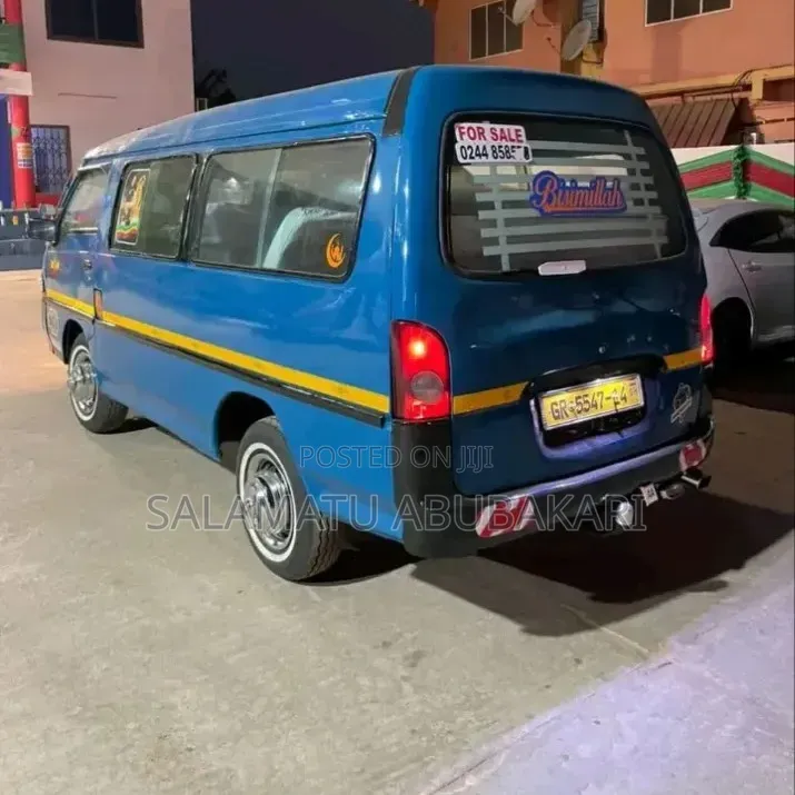 Hyundai H-100 2002 Blue
