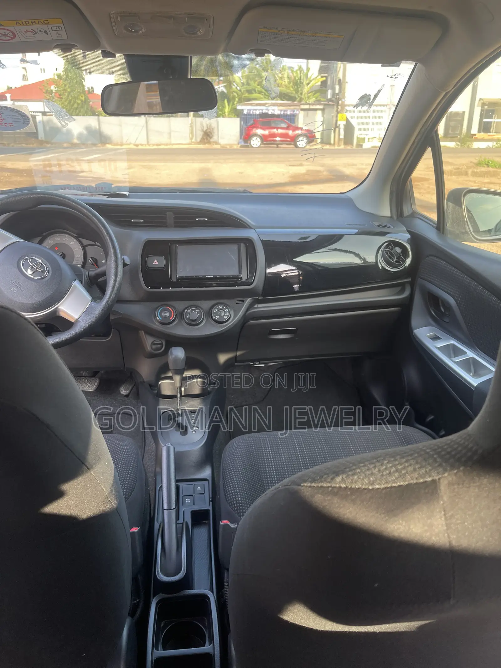 Toyota Vitz 1.3 AWD 5dr 2016 White