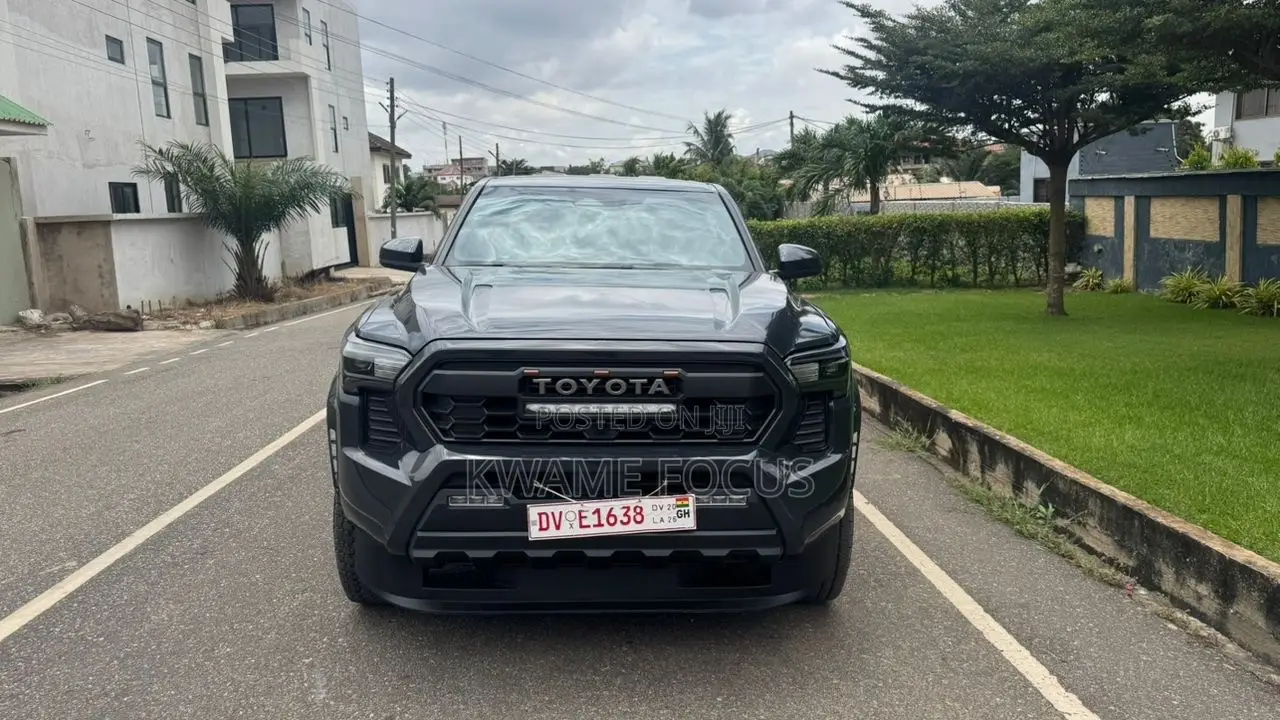 Toyota Tacoma SR5 Double Cab 5.0 ft. SB 2025 Gray