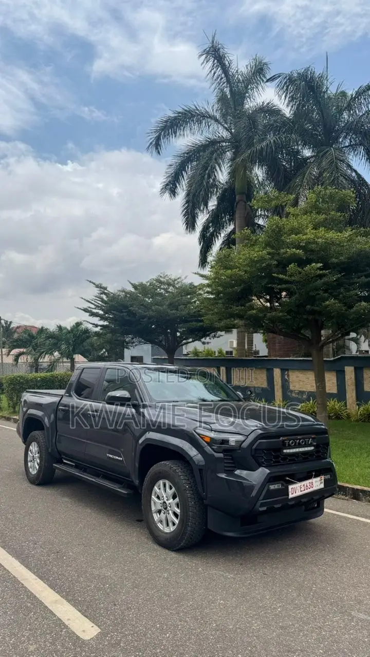 Toyota Tacoma SR5 Double Cab 5.0 ft. SB 2025 Gray