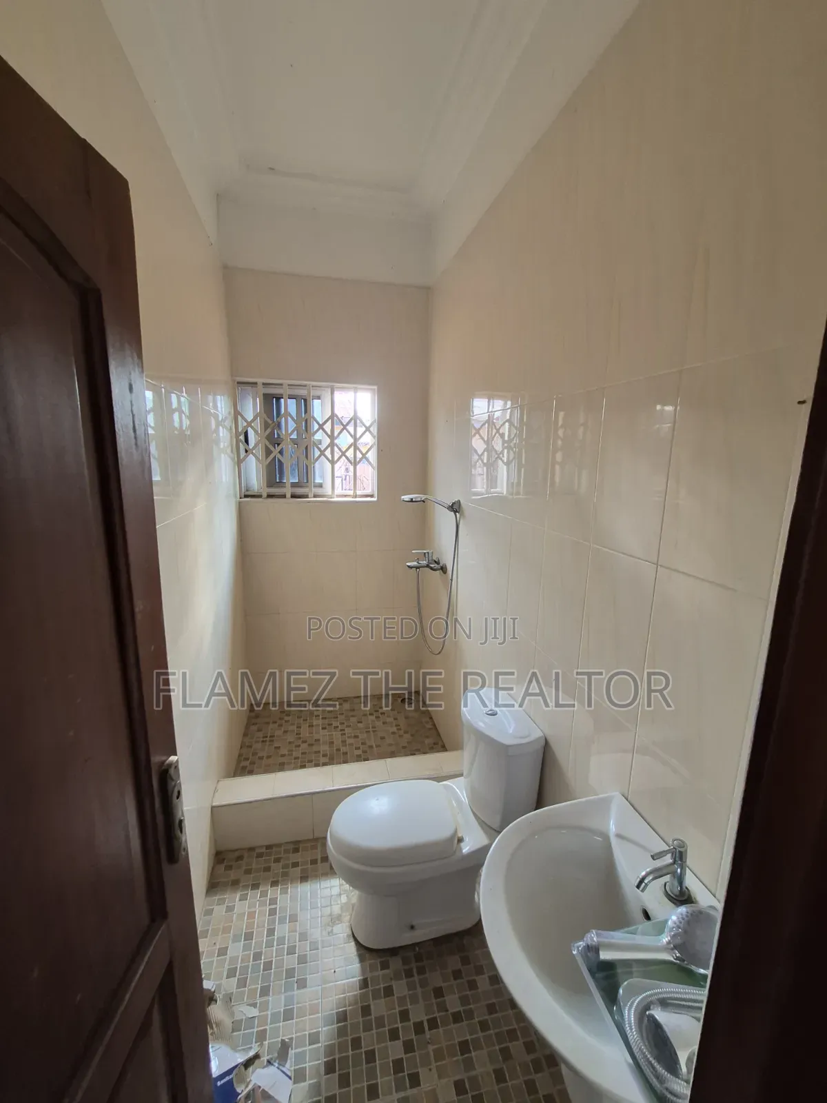 3bdrm Apartment in Satellite, Amasaman for rent