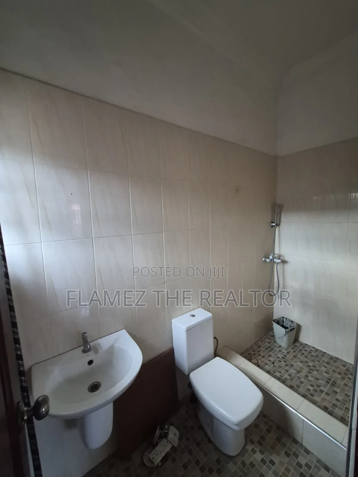 3bdrm Apartment in Satellite, Amasaman for rent