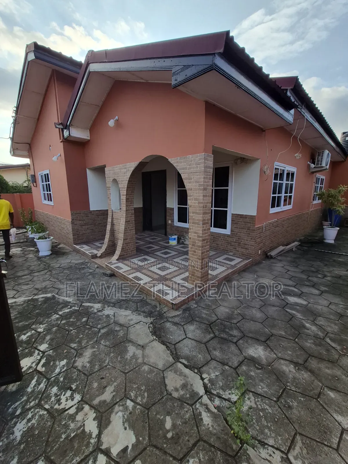 3bdrm Apartment in Satellite, Amasaman for rent