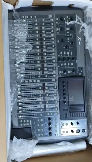 Behringer X32 Digital Mixer 40 Input Channels 99% New