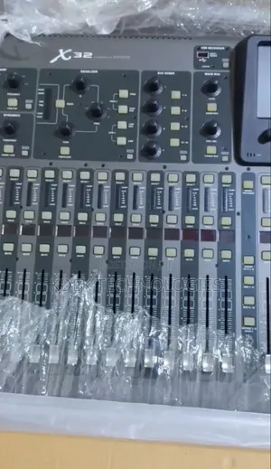 Behringer X32 Digital Mixer 40 Input Channels 99% New