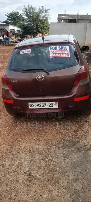 Toyota Vitz 1.3 FWD 5dr 2010 Brown