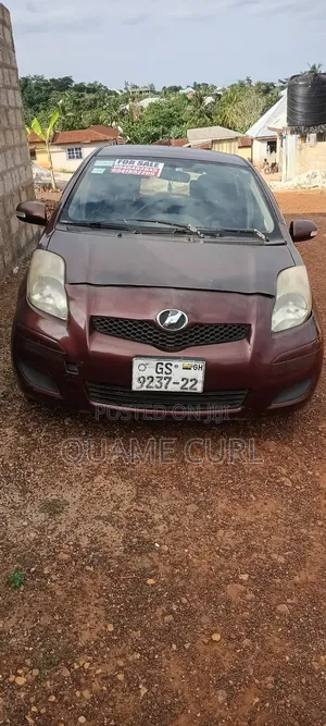 Toyota Vitz 1.3 FWD 5dr 2010 Brown