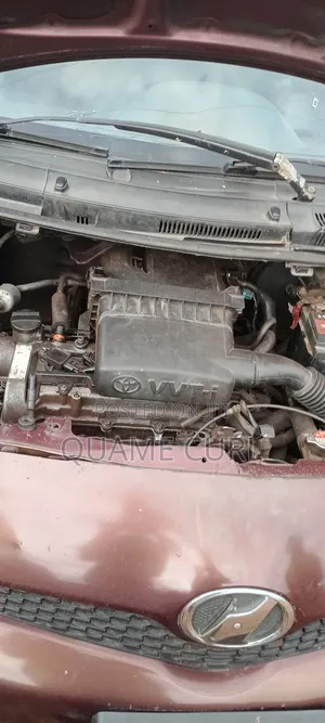 Toyota Vitz 1.3 FWD 5dr 2010 Brown