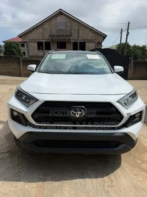 Toyota RAV4 LE AWD 2019 White