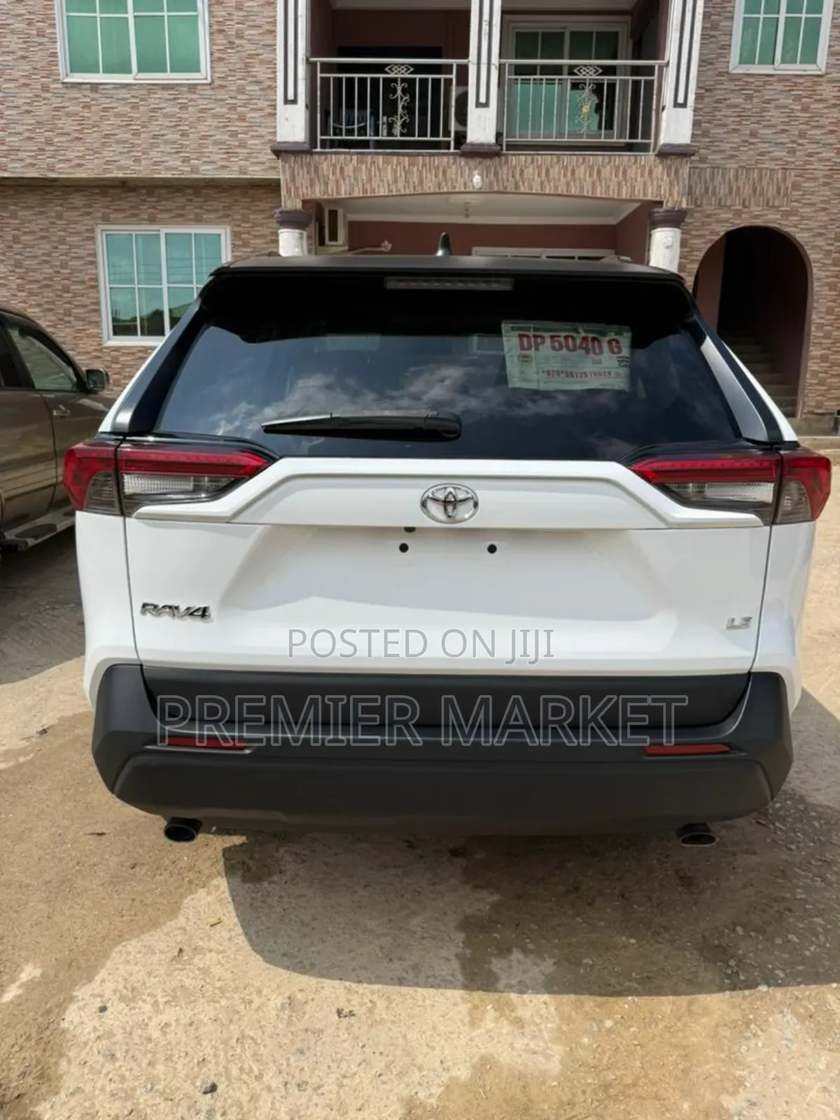 Toyota RAV4 LE AWD 2019 White
