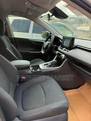Toyota RAV4 LE AWD 2019 White