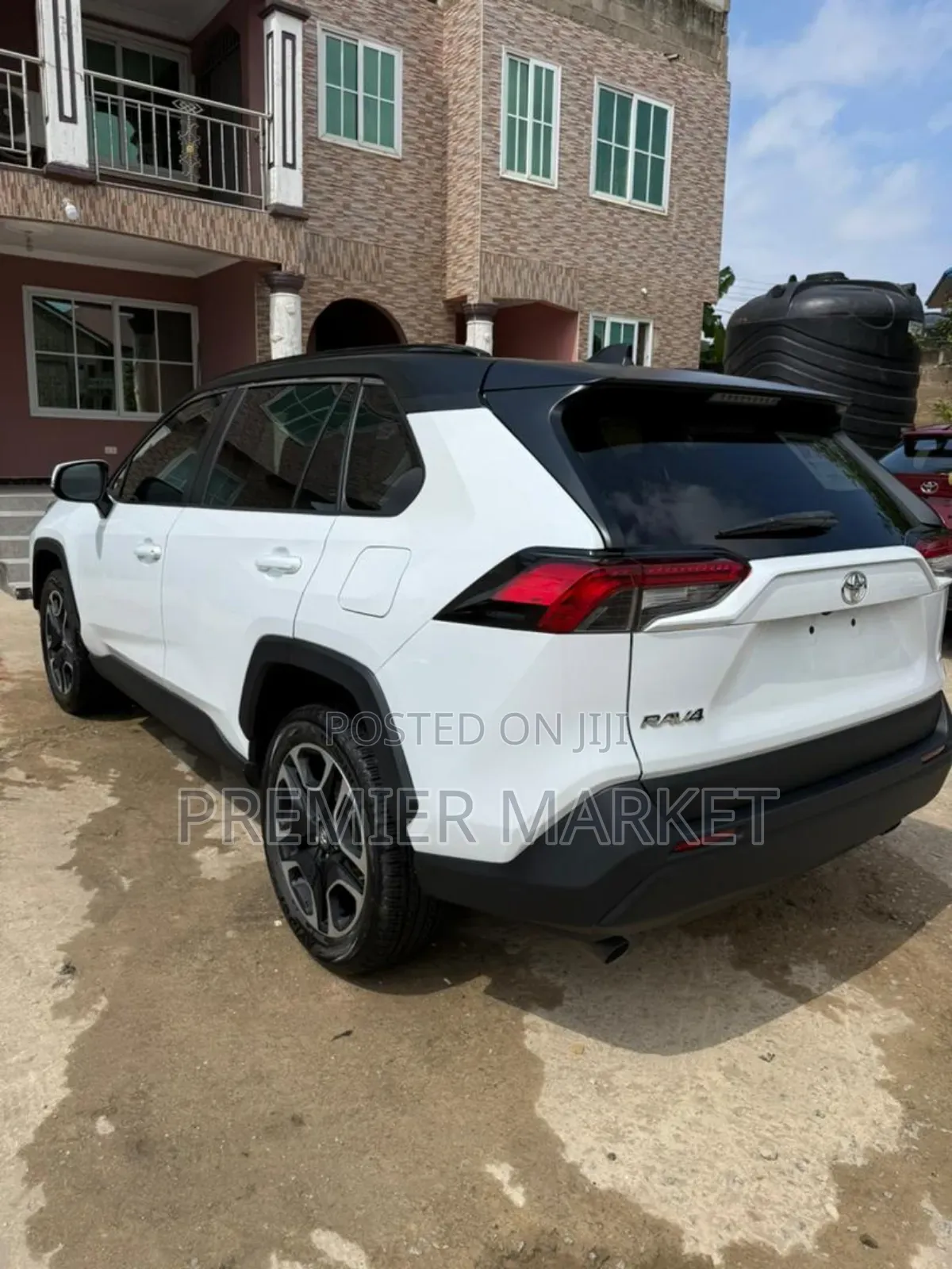 Toyota RAV4 LE AWD 2019 White