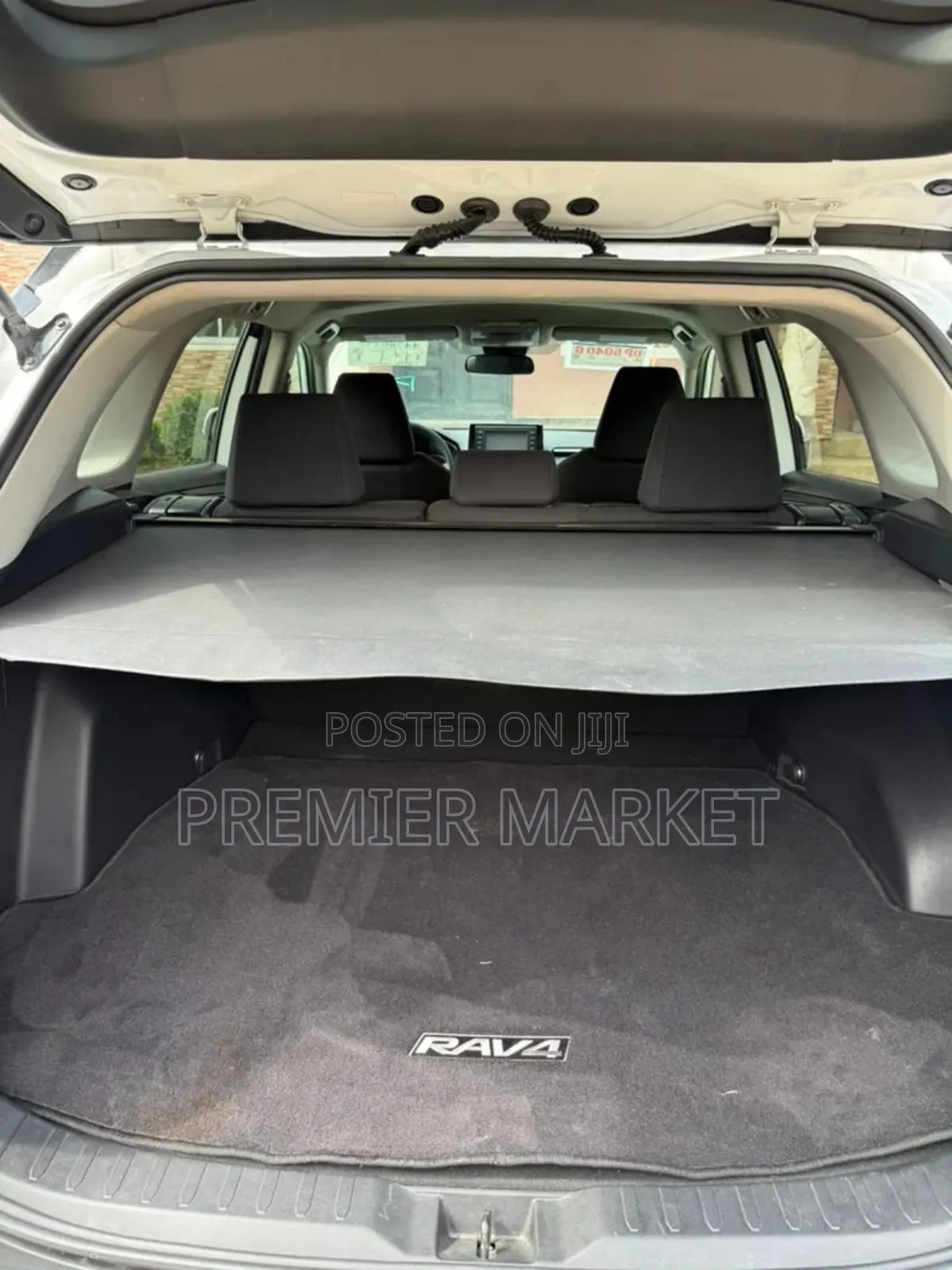 Toyota RAV4 LE AWD 2019 White