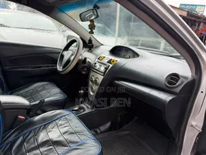 Toyota Yaris 2010 Gray
