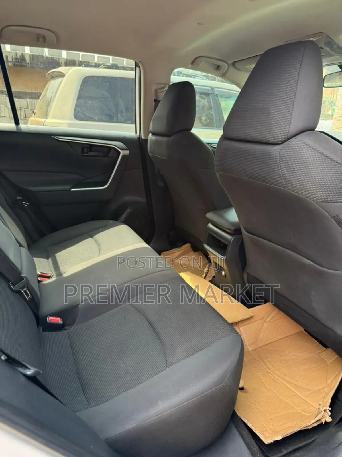 Toyota RAV4 LE AWD 2019 White