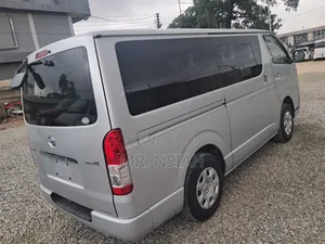 Toyota HiAce 2014 Silver