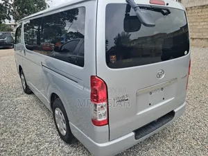 Toyota HiAce 2014 Silver