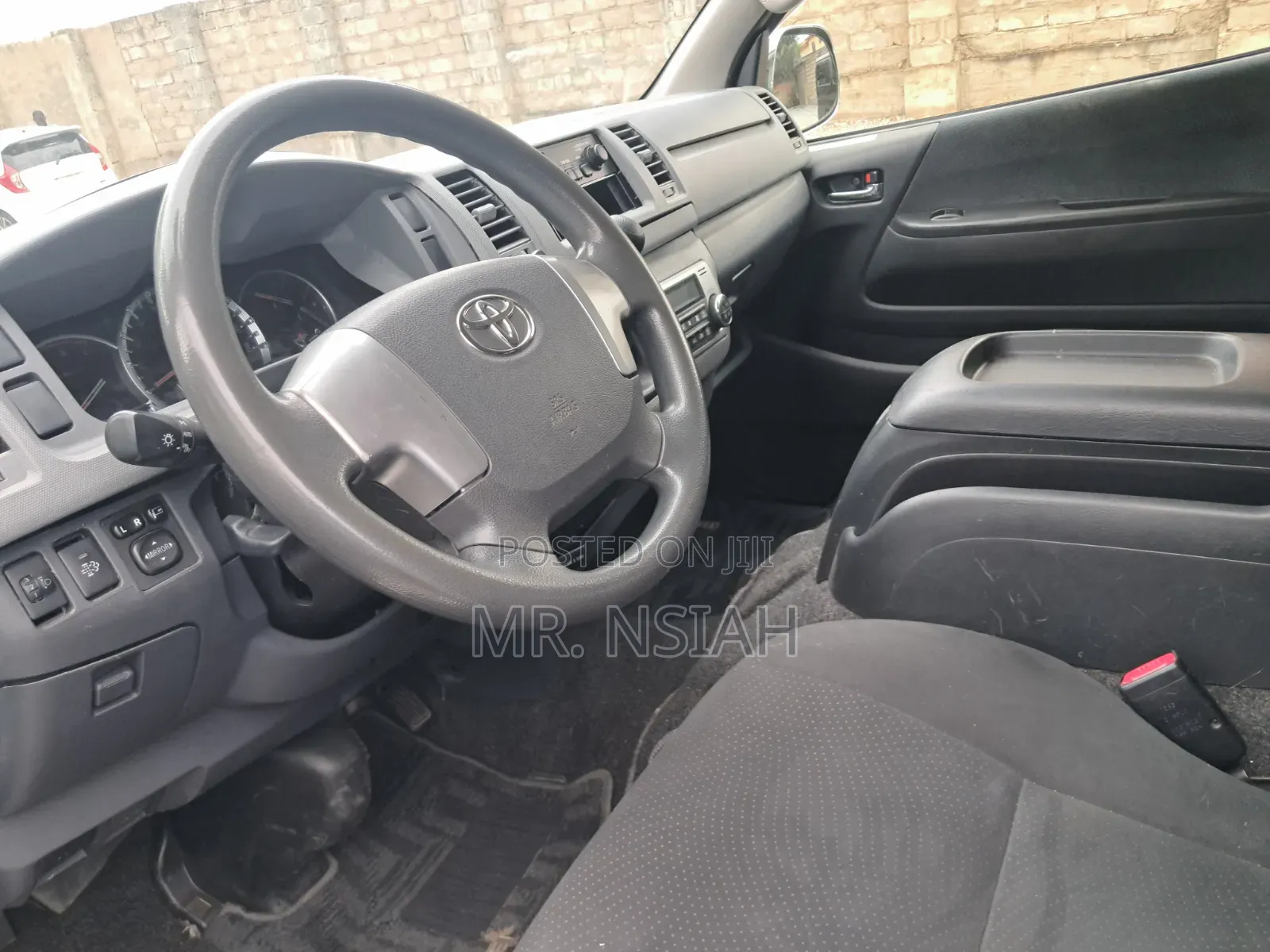 Toyota HiAce 2014 Silver
