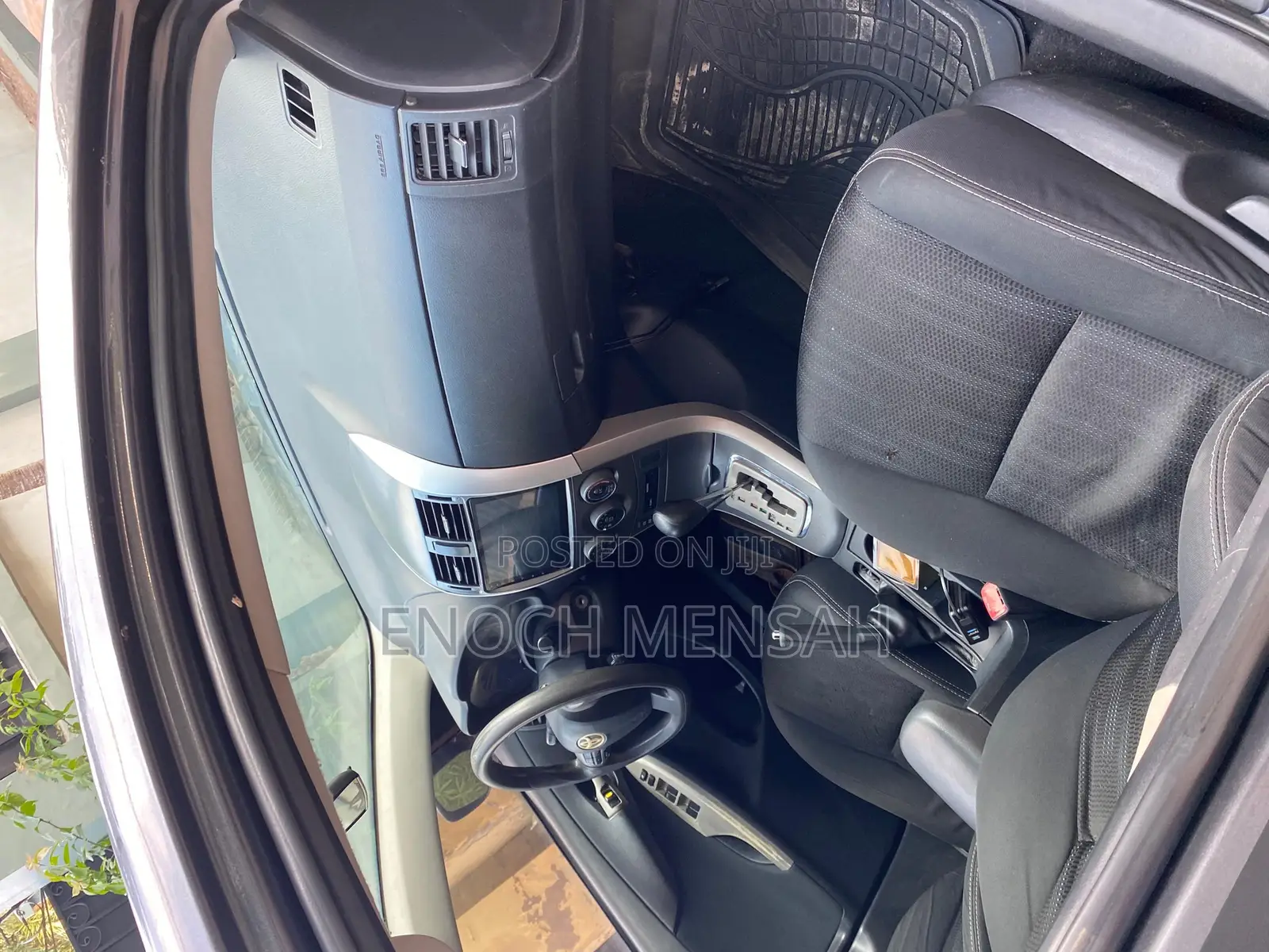 Toyota Corolla L 4dr Sedan (1.8L 4cyl 5M) 2013 Gray